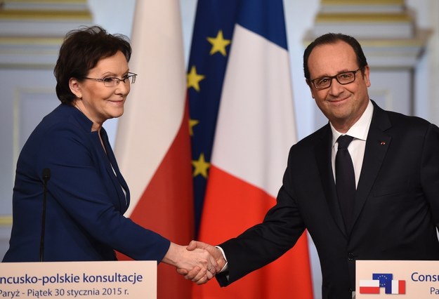 Prezydent Francois Hollande i premier Ewa Kopacz po rozmowach w Pałacu Elizejskim /Radek Pietruszka /PAP