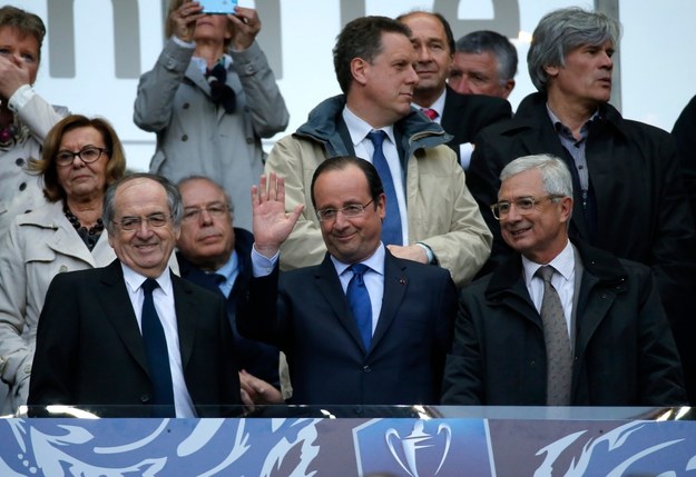 Prezydent Francois Hollande (w środku) /ETIENNE LAURENT /PAP/EPA