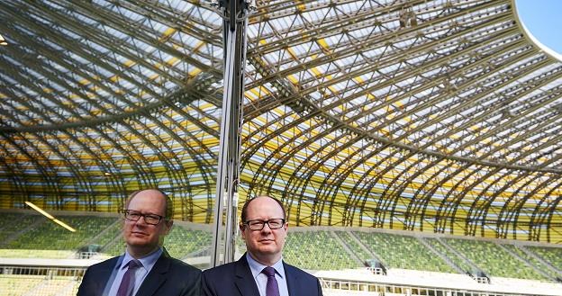 Prezydent Gdańska Paweł Adamowicz podczas konferencji prasowej na stadionie w Gdańsku /PAP