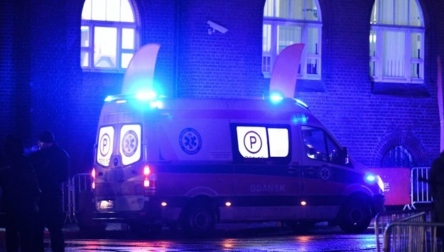 Prezydent Gdańska Paweł Adamowicz został zabrany do szpitala po tym, jak został zaatakowany w niedzielę wieczorem ostrym narzędziem na scenie w Gdańsku / 	Adam Warżawa    /PAP