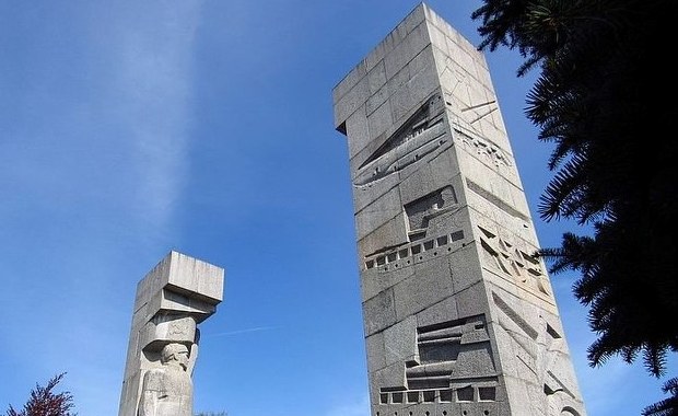 Prezydent Grzymowicz zdecydował - "szubienice" zostaną w centrum Olsztyna