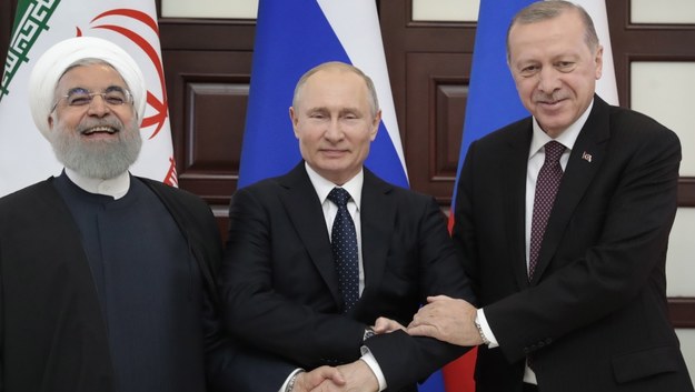 Prezydent Iranu Hasan Rowhani z prezydentami Rosji i Turcji, Władimirem Putinem i Recepem Tayyipem Erdoganem /SERGEI CHIRIKOV /PAP/EPA