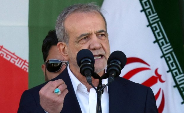 Prezydent Iranu postrzelony podczas ataku bombowego