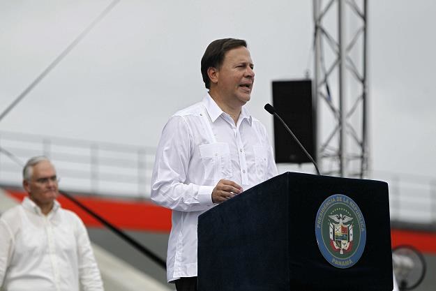 Prezydent Juan Carlos Varela w czasie otwarcia unowocześnionego kanału /EPA