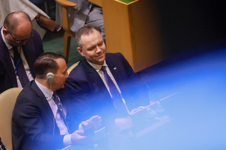 Prezydent Karol Nawrocki i szef MSZ Radosław Sikorski podczas debaty generalnej 80. Sesji Zgromadzenia Ogólnego ONZ w Nowym Jorku. 23.09.2025 r. /Leszek Szymański /PAP
