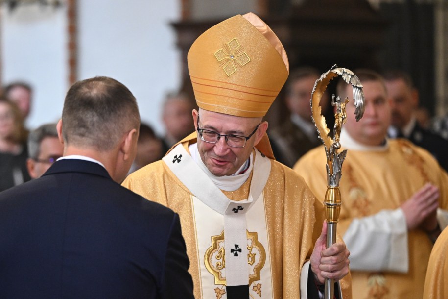 Prezydent Karol Nawrocki (L) i metropolita warszawski abp Adrian Galbas (P) /Radek Pietruszka /PAP