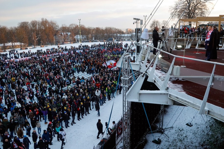 Prezydent Karol Nawrocki przemawia do uczestników XVIII Patriotycznej Pielgrzymki Kibiców na Jasną Górę w Częstochowie. /Waldemar Deska