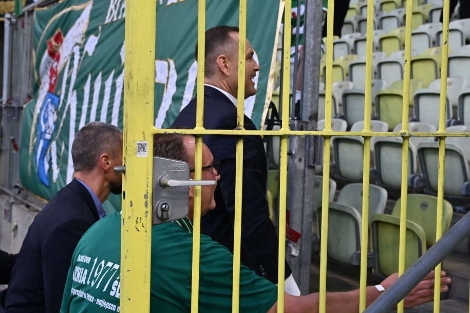 Prezydent Karol Nawrocki złożył wizytę kibicom Lechii Gdańsk /Marcin Gadomski /PAP