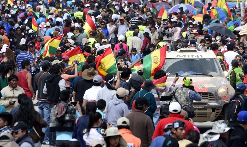 Prezydent kraju i tłumy kibiców powitali uczestników Dakaru w Boliwii /AFP