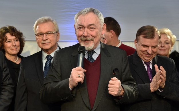 Prezydent Krakowa prof. Jacek Majchrowski podczas swojego wieczoru wyborczego /Jacek Bednarczyk /PAP