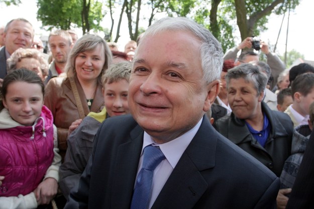 Prezydent Lech Kaczyński podczas wizyty w Koprzywnicy w Świętokrzyskiem, maj 2009 / 	Piotr Polak    /PAP