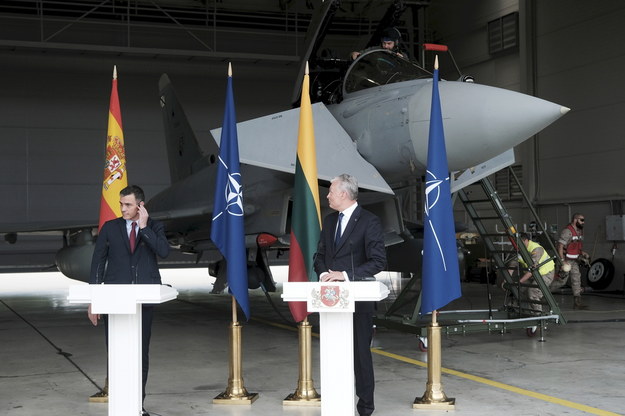 Prezydent Litwy Gitanas Nauseda i premier Hiszpanii Pedro Sanchez /	VALDA KALNINA /PAP/EPA