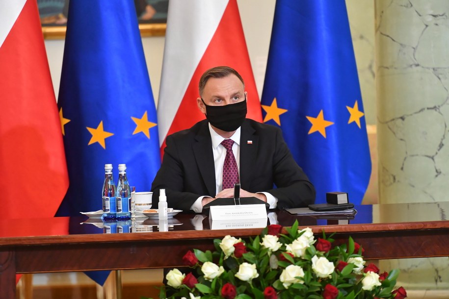 Prezydent lub ktoś z jego otoczenia naciskał na pilotów? /Piotr Nowak /PAP