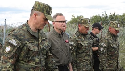 Prezydent na granicy. Duda o "bezczelnych i chamskich"