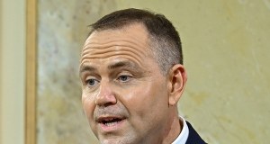 Prezydent Nawrocki zawetował ustawę o SAFE, a w Szwajcarii nie mógł się nachwalić