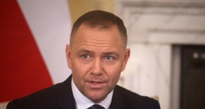 Prezydent podpisał dwie nowelizacje. Księgi wieczyste online i reformy w rządzie