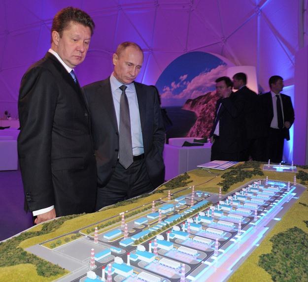 Prezydent Putin (P) i prezes Gazpromu Miller (L) /AFP