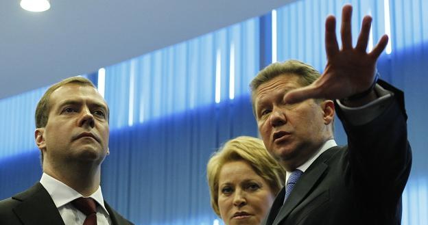 Prezydent Rosji Dmitri Miedwiediew (L), gubernator St. Petersburga Walentyna Matwijenko i  A. Miller /AFP