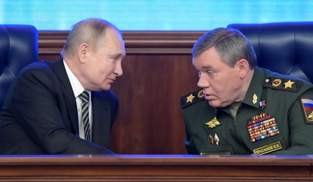 Prezydent Rosji Władimir Putin i generał Walerij Gierasimow /SERGEY GUNEEV / KREMLIN POOL / SPUTNIK POOL /PAP/EPA