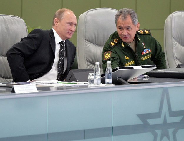 Prezydent Rosji Władimir Putin i minister obrony Siergiej Szojgu podczas spotkania /ALEXEY DRUZHINYN/RIA NOVOSTI/KREMLIN POOL /PAP/EPA
