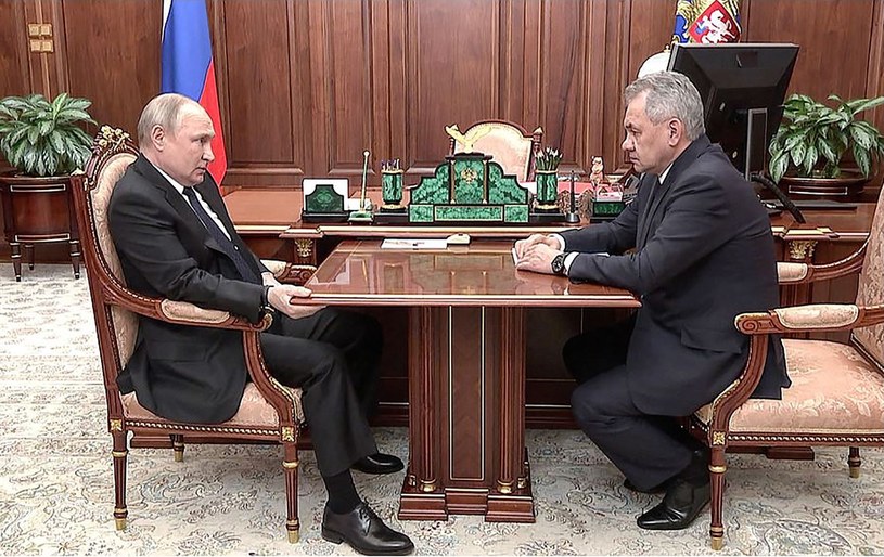 Prezydent Rosji Władimir Putin i minister obrony Siergiej Szojgu /YURI KADOBNOV/AFP /East News