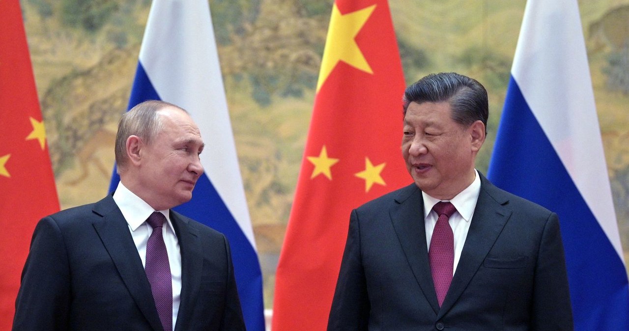 Prezydent Rosji Władimir Putin (L) i prezydent Chin Xi Jinping podczas spotkania w Pekinie 4 lutego 2022 r. /AFP
