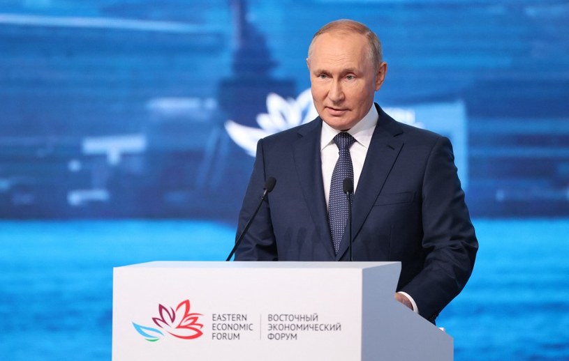 Prezydent Rosji Władimir Putin na forum gospodarczym we Władywostoku /Sergei BOBYLYOV / SPUTNIK /AFP