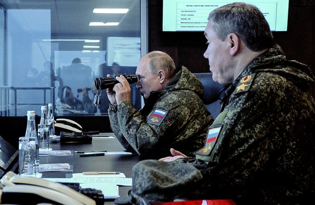 Prezydent Rosji Władimir Putin obserwujący manewry Wostok-2022 /MIKHAEL KLIMENTYEV/SPUTNIK/KREMLIN POOL /PAP/EPA