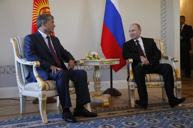 Prezydent Rosji Władimir Putin spotkał się z prezydentem Kirgistanu /ANATOLY MALTSEV  /PAP/EPA