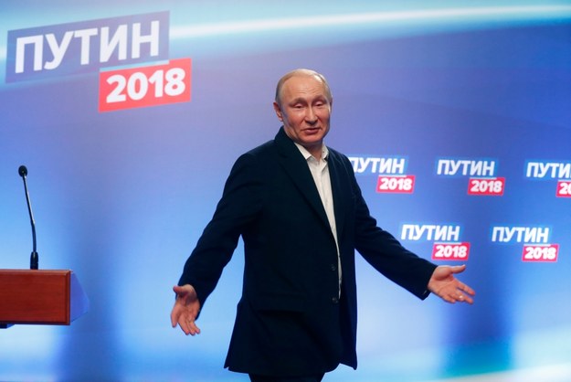 Prezydent Rosji Władimir Putin. Tygodnik "Economist" "radził" premier Wielkiej Brytanii, by w związku ze sprawą Siergieja Skripala poszła tropem "brudnych pieniędzy przyjaciół Putina" /SERGEI CHIRIKOV/POOL /PAP/EPA