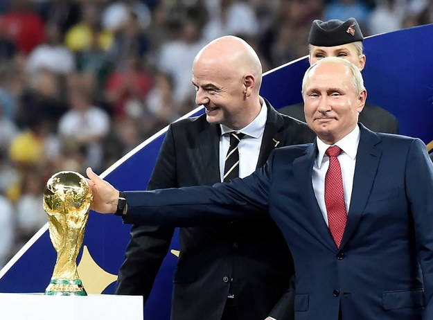 Prezydent Rosji Władimir Putin (z prawej) i Szef FIFA Gianni Infantino /Shutterstock