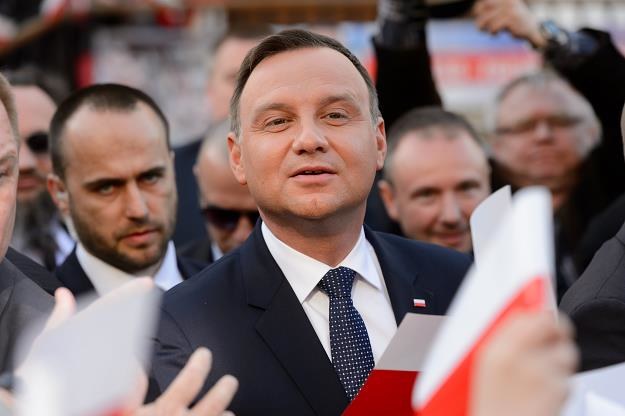 Prezydent RP Andrzej Duda (C) na leszczyńskim rynku /PAP