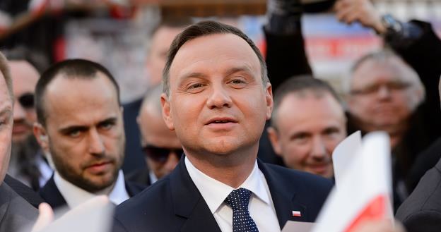 Prezydent RP Andrzej Duda (C) na leszczyńskim rynku /PAP