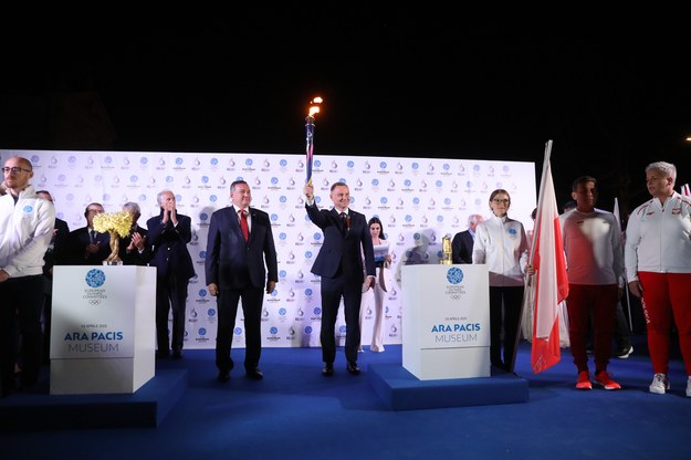 Prezydent RP Andrzej Duda i przewodniczący Europejskich Komitetów Olimpijskich Spyros Capralos w rzymskim muzeum Ara Paci / 	Leszek Szymański    /PAP