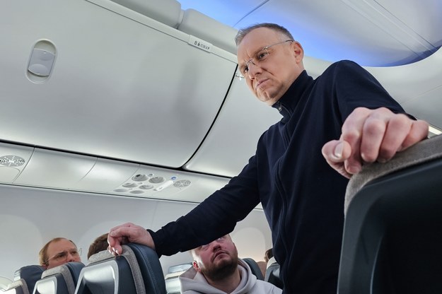 Prezydent RP Andrzej Duda na pokładzie samolotu lecącego do Waszyngtonu / 	Leszek Szymański    /PAP