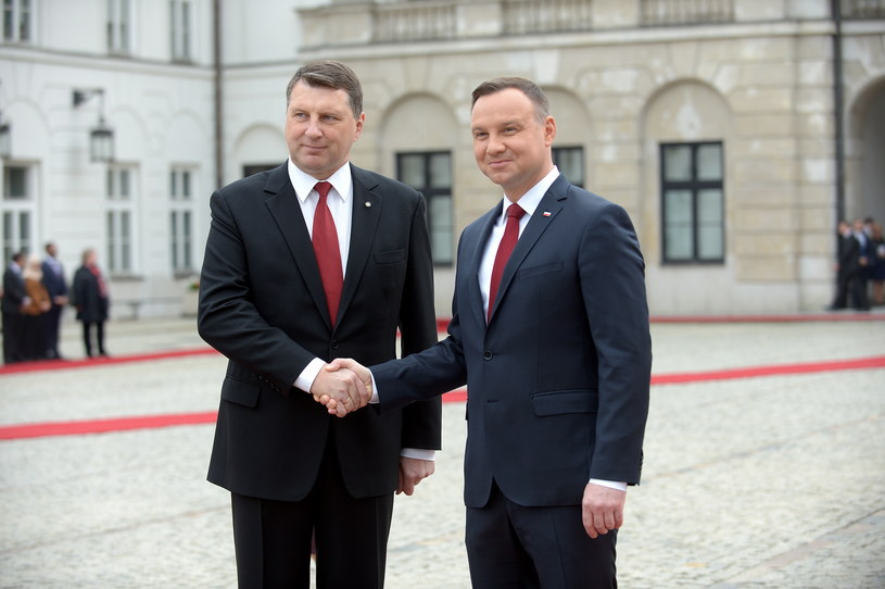 Prezydent RP Andrzej Duda oraz prezydent Łotwy Raimonds Vejonis /Marcin Obara /PAP