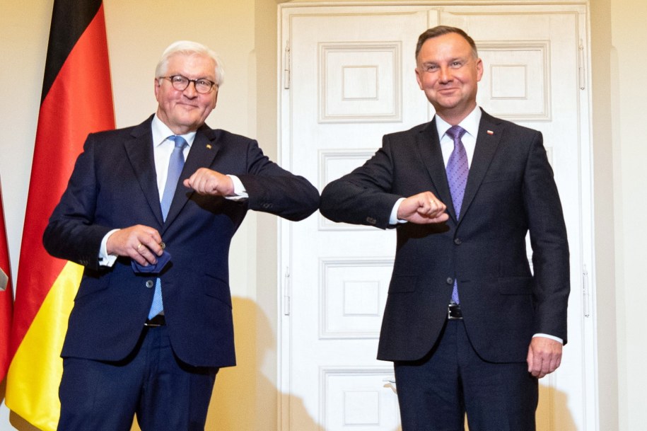 Prezydent RP Andrzej Duda (P) i prezydent Federalny Republiki Federalnej Niemiec Frank-Walter Steinmeier (L) podczas spotkania z przedstawicielami mediów w Pałacu Prezydenckim w Warszawie /Andrzej Lange /PAP