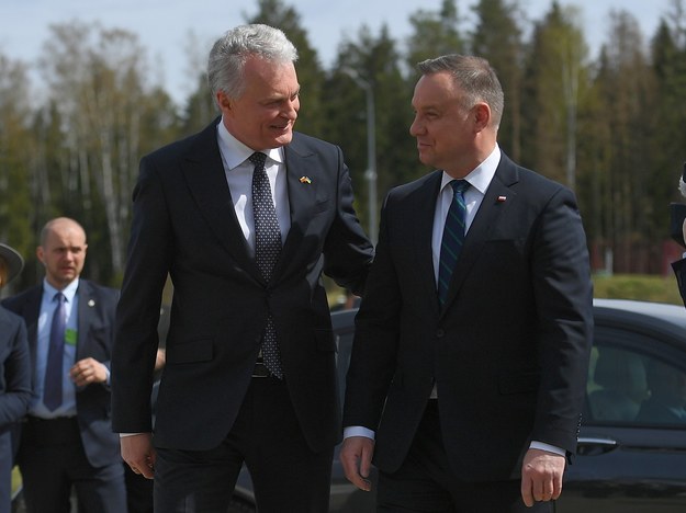 Prezydent RP Andrzej Duda (P) i prezydent Litwy Gitanas Nauseda / 	Marcin Obara  /PAP/EPA