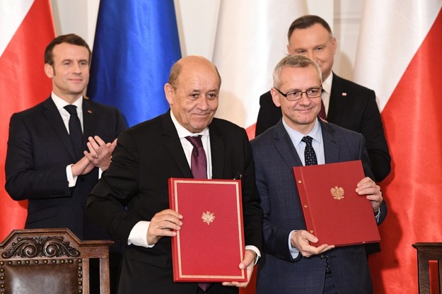 Prezydent RP Andrzej Duda (P), prezydent Francji Emmanuel Macron (L), minister spraw zagranicznych Francji Jean-Yves Le Drian (2L) oraz minister cyfryzacji Marek Zagórski (2P) w Pałacu Prezydenckim  w Warszawie / 	Radek Pietruszka   /PAP