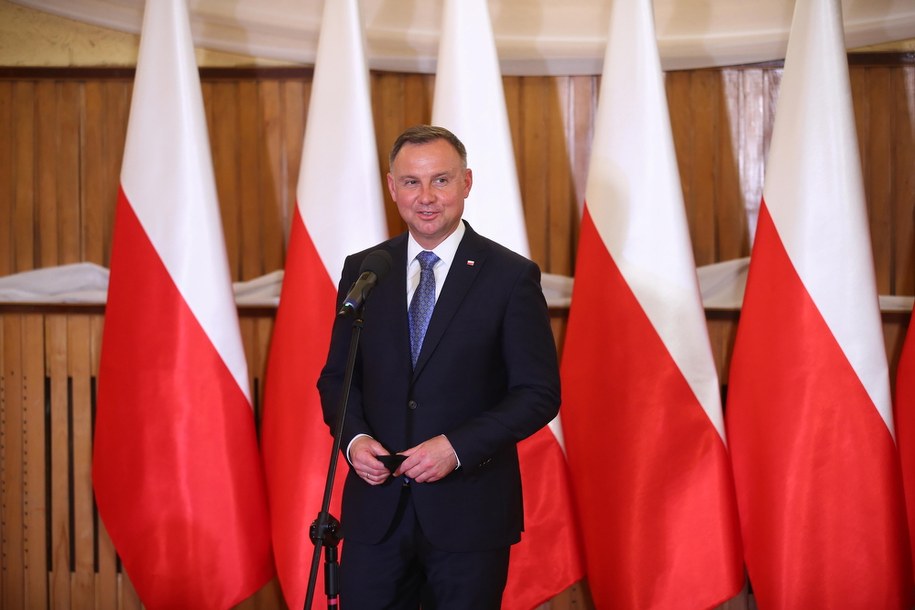 Prezydent RP Andrzej Duda podczas ceremonii wręczenia Medali za Długoletnie Pożycie Małżeńskie w Gminnym Domu Kultury w Lipnicy Murowanej //Łukasz Gągulski /PAP
