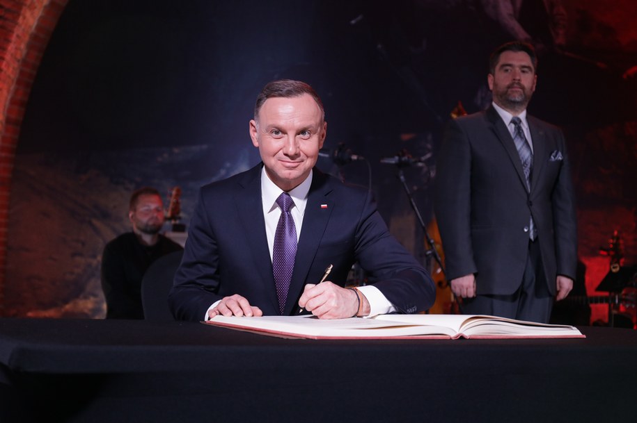 Prezydent RP Andrzej Duda podczas otwarcia wystawy "Miłość i obowiązek. Powstanie styczniowe 1863 r." /Albert Zawada /PAP