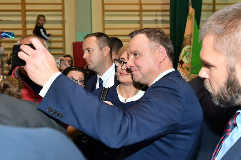 Prezydent RP Andrzej Duda podczas spotkania z mieszkańcami powiatu górowskiego w miejscowości Góra /Sebastian Borowski /PAP