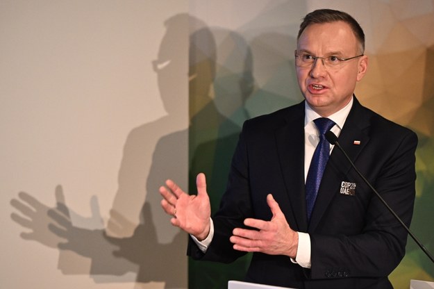 Prezydent RP Andrzej Duda przemawiający na szczycie klimatycznym COP28 w Dubaju w Zjednoczonych Emiratach Arabskich. /Radek Pietruszka /PAP