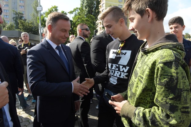 Prezydent RP Andrzej Duda wita sie z mieszkańcami Gdańska /Adam Warżawa /PAP