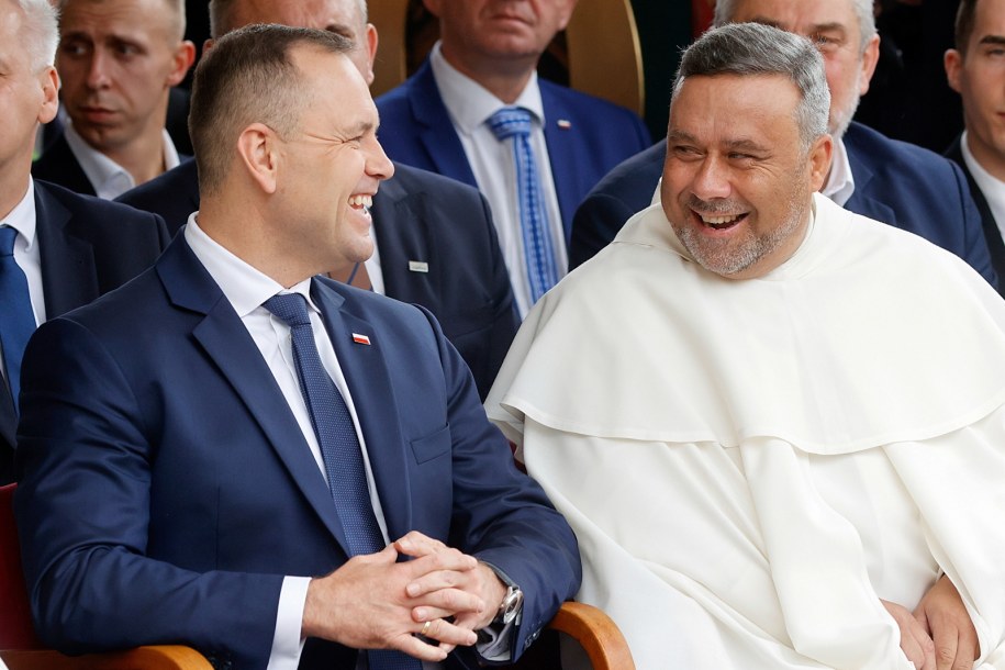 Prezydent RP Karol Nawrocki (L) oraz przeor klasztoru na Jasnej Górze Samuel Pacholski (P) /Waldemar Deska /PAP