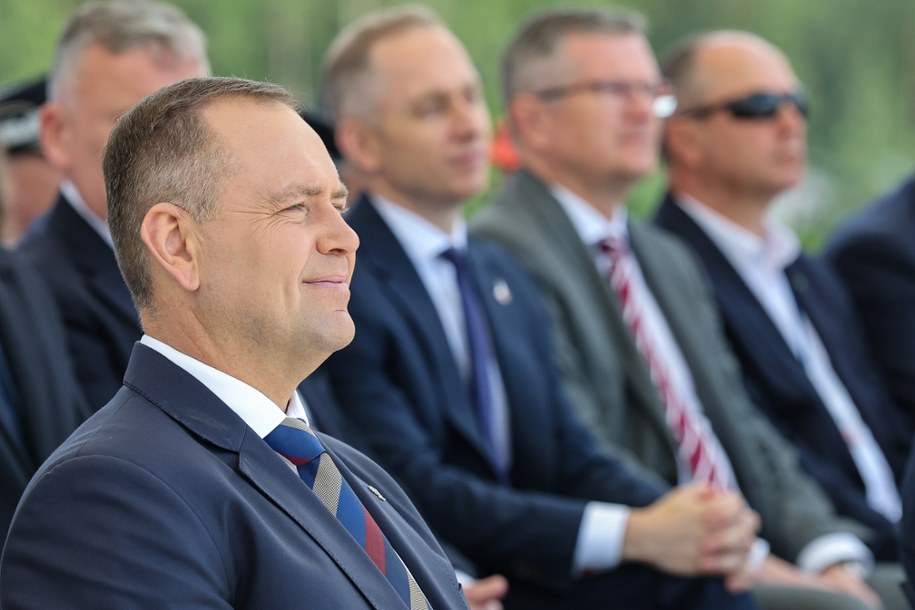 Prezydent RP Karol Nawrocki na ceremonii oficjalnego przyjęcia samolotów F-35 do Sił Zbrojnych RP na terenie 32. Bazy Lotnictwa Taktycznego w Łasku, /Fot. Marian Zubrzycki /PAP