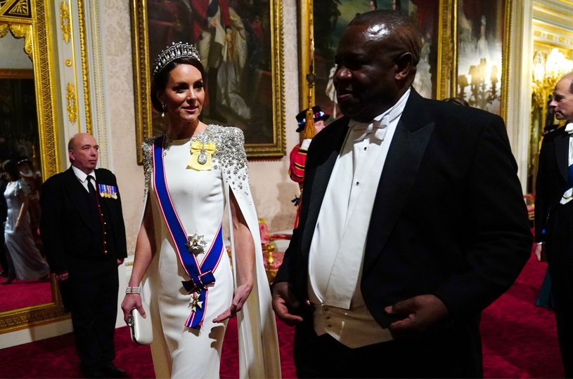 Prezydent RPA przybył do Pałacu Buckingham, gdzie uroczyście go przywitano /Rex Features /East News