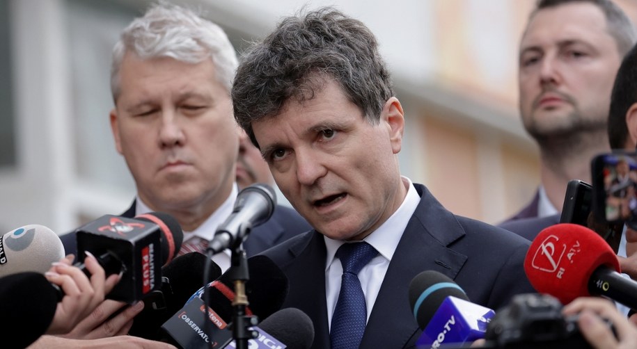 Prezydent Rumunii Nicușor Dan podczas piątkowej konferencji prasowej w Gałaczu /ROBERT GHEMENT /PAP/EPA