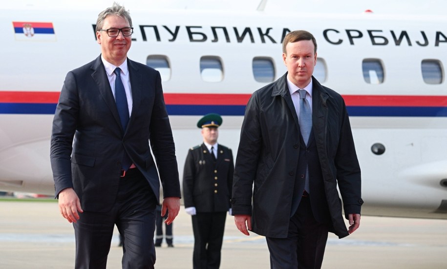 Prezydent Serbii Aleksandar Vuczić po wylądowaniu na lotnisku w Moskwie /	ILYA PITALEV/HOST PHOTO AGENCY RIA NOVOSTI / HANDOUT /PAP/EPA