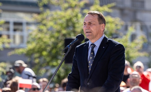 Prezydent skrytykowany przez ministra Sikorskiego. Były nawiązania do historii